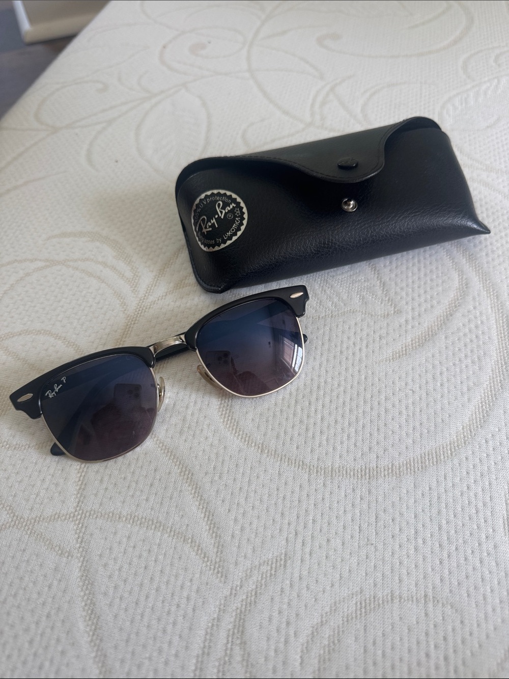 Black Ray-ban Sunglasses with case